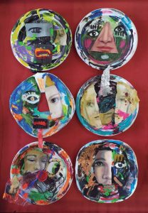 Autora: Manuela Bascón Título: Cuatro máscaras 2016 Dimensiones: 82  x 71 cm Técnica: Técnica mixta sobre papel