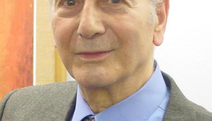 Francisco Baños durante la inauguraciòn de su exposición antológica en 2004 en LInares